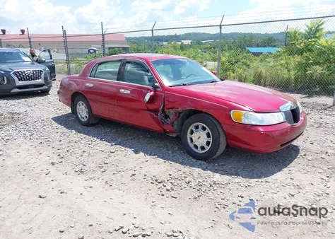 1999 Lincoln Town Car Signature z USA, uszkodzony, nr VIN 1LNHM82W9XY628587